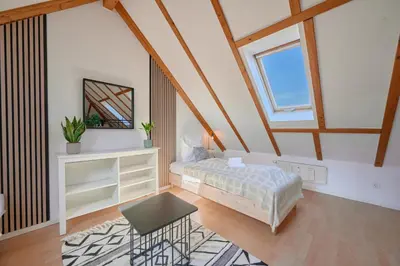 Ein Bett oder Betten in einem Zimmer der Unterkunft BackHome - MAISIONETTE - Parkplatz - Fantastische Schlosslage - SmartTV - Waschmaschine - Netflix - 70qm - 24h Checkin- Apartment 5