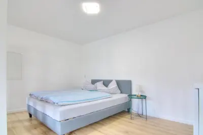 Ein Bett oder Betten in einem Zimmer der Unterkunft Modernes Wohlfühl-Apartment mit Glasfaser-WLAN, Parkplatz in der Nähe & Küche in Bad Wimpfen