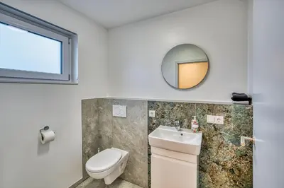 Ein Badezimmer in der Unterkunft Modernes großes Apartment zentrumsnah Business und Urlaub