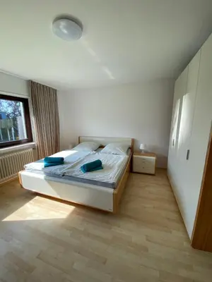 Ein Bett oder Betten in einem Zimmer der Unterkunft am Waldrand