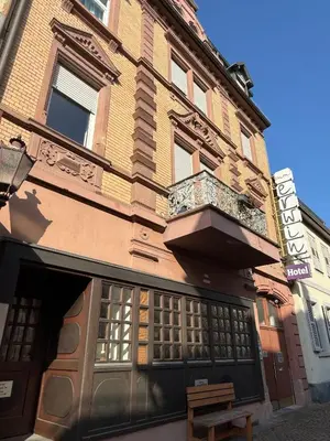 Das Gebäude in dem sich das Hotel befindet
