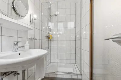 Ein Badezimmer in der Unterkunft Hotel zum Erwin