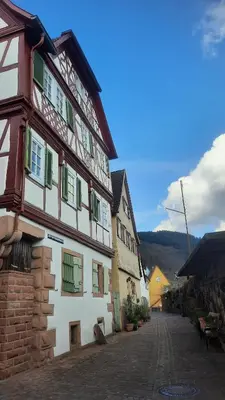Ein allgemeiner Bergblick oder ein Berglick von des Ferienhauses aus