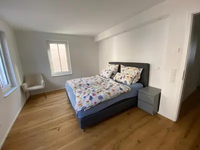 Ein Bett oder Betten in einem Zimmer der Unterkunft Neubau-Oase am Weinbergsrand
