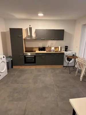 Küche/Küchenzeile in der Unterkunft Moderne Wohnung für 4 Personen mit extra Schlafzimmer, Wohnzimmer & Balkon
