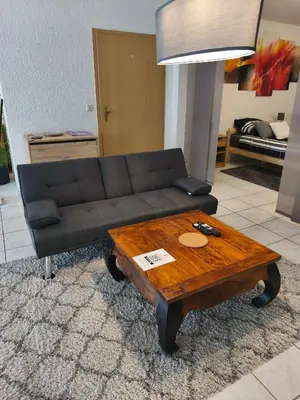 Ein Sitzbereich in der Unterkunft Helle und geräumige Ferien- und Monteurwohnung nur für Sie allein AUjvari Vermietungen
