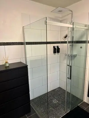 Ein Badezimmer in der Unterkunft C&V 3 Personen 2 Zimmer WLAN SmartTV Boxspringbett