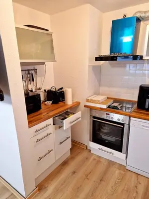 Küche/Küchenzeile in der Unterkunft Apartment with AC, full kitchen, self check in, parking, 8 min to SAP campus, Wi Fi
