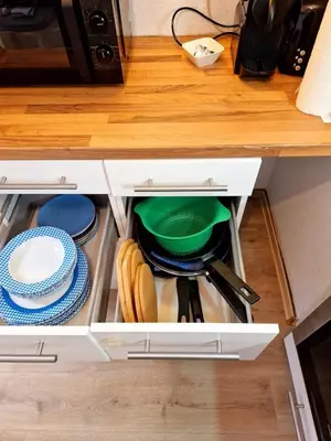 Küche/Küchenzeile in der Unterkunft Apartment with AC, full kitchen, self check in, parking, 8 min to SAP campus, Wi Fi