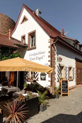 Das Gebäude in dem sich das Gasthaus befindet