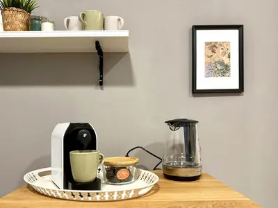 Kaffee-/Teezubehör in der Unterkunft COZEE - Cozy 1-room Apartment with Netflix