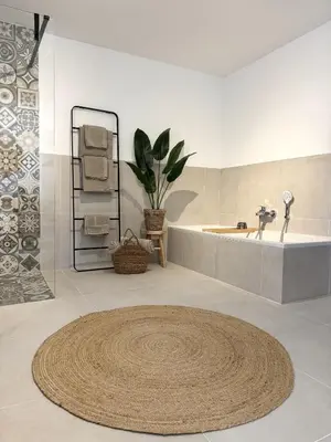 Ein Badezimmer in der Unterkunft WeinZeit13 Wohlfuehlen an der Weinstrasse mit Sauna