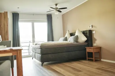 Ein Bett oder Betten in einem Zimmer der Unterkunft Weißwein Apartment