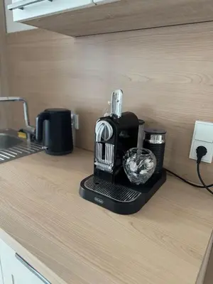 Küche/Küchenzeile in der Unterkunft Helles APT Wiesbaden Mainz FFM 2 Schlafzimmer