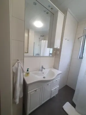 Ein Badezimmer in der Unterkunft Helles, ruhiges Privatzimmer an der Uniklinik Mainz