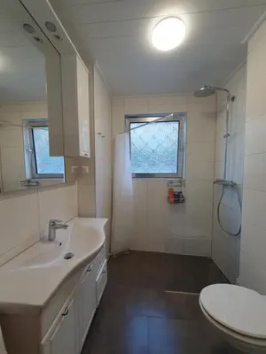 Ein Badezimmer in der Unterkunft Helles, ruhiges Privatzimmer an der Uniklinik Mainz