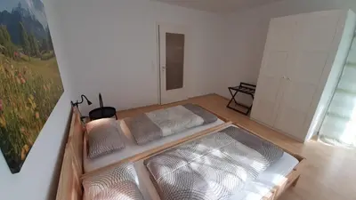 Ein Bett oder Betten in einem Zimmer der Unterkunft Gästewohnungen Enztal