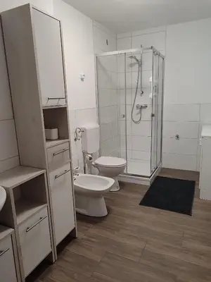 Ein Badezimmer in der Unterkunft Unterkunft REHBERG Zimmer I