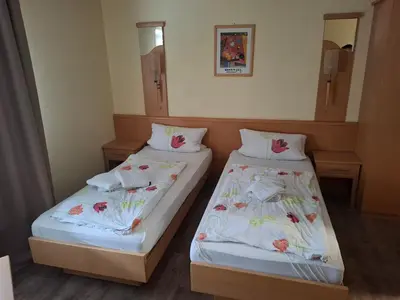 Ein Bett oder Betten in einem Zimmer der Unterkunft Gasthaus zur Bergstrasse