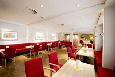 Ein Sitzbereich in der Unterkunft Heinrich Pesch Hotel
