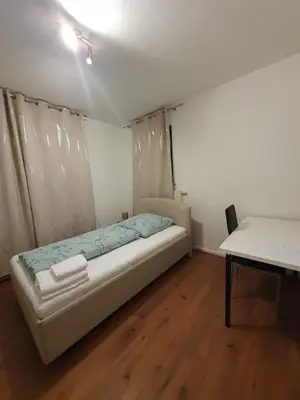Ein Bett oder Betten in einem Zimmer der Unterkunft Schönes Privatzimmer an der Universitätsklinik Mainz