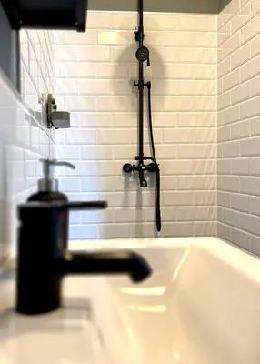 Ein Badezimmer in der Unterkunft COZEE - Cozy 2-room Apartment with Netflix