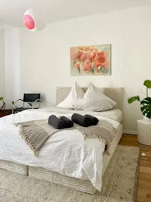 Ein Bett oder Betten in einem Zimmer der Unterkunft Luxuriöse, 3 - Schlafzimmer Ferienwohnung mit Tiefgarage & Balkon