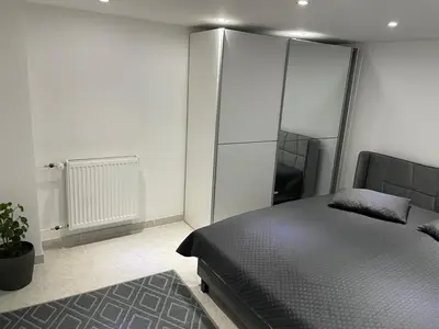 Ein Bett oder Betten in einem Zimmer der Unterkunft Stadtnah & und familienfreundlich