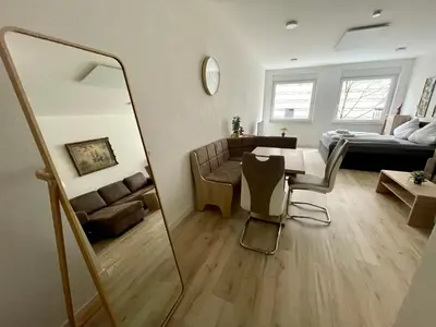 Ein Bett oder Betten in einem Zimmer der Unterkunft NEU Goldstadt Gallery City Suite Zentrum Pforzheim am Schlössle