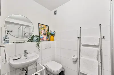 Ein Badezimmer in der Unterkunft Black Forest Flower Apartment
