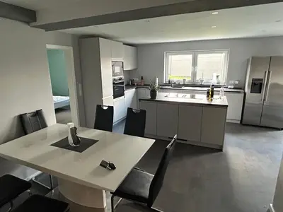Küche/Küchenzeile in der Unterkunft Wohnung K voll möbliert