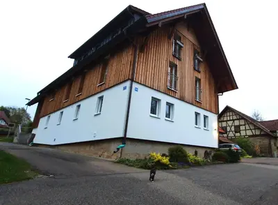 Das Gebäude in dem sich die Ferienwohnung befindet