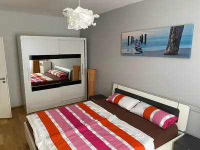 Ein Bett oder Betten in einem Zimmer der Unterkunft Zentrale 4 Zimmerwohnung mit kostenlosem Stellplatz