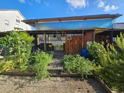 Ein Garten an der Unterkunft House Tinz - Cozy cottage in a quiet location