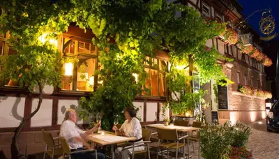 Ein Restaurant oder anderes Speiselokal in der Unterkunft Hotel Weinhaus Stern