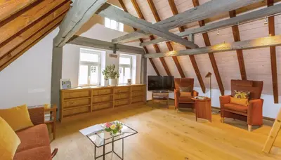 Ein Sitzbereich in der Unterkunft Hotel Weinhaus Stern
