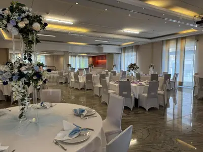 Ein Restaurant oder anderes Speiselokal in der Unterkunft Hotel am Schlosspark