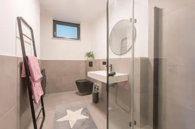 Ein Badezimmer in der Unterkunft Schlossberg Maisonette NEU Terrasse Ausblick