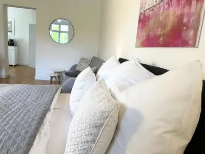 Ein Bett oder Betten in einem Zimmer der Unterkunft BELLA - Business&Family Ap 7, 100m vom Konzerteingang Schloß, Parkplatz, SmartTV, Netflix, Waschmaschine, 24h Checkin, 31qm