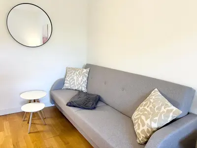Ein Sitzbereich in der Unterkunft BELLA - Business&Family Ap 7, 100m vom Konzerteingang Schloß, Parkplatz, SmartTV, Netflix, Waschmaschine, 24h Checkin, 31qm