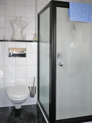 Ein Badezimmer in der Unterkunft Ferienwohnung beim Steinmetzmeister im Quarzwerk