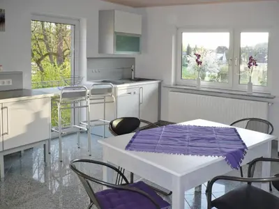 Küche/Küchenzeile in der Unterkunft Ferienwohnung beim Steinmetzmeister im Quarzwerk