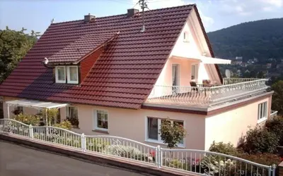 Ein allgemeiner Bergblick oder ein Berglick von der Ferienwohnung aus