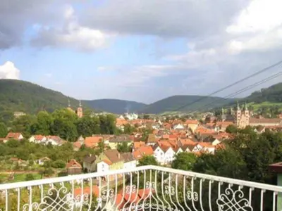 Ein allgemeiner Bergblick oder ein Berglick von der Ferienwohnung aus