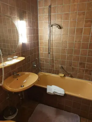 Ein Badezimmer in der Unterkunft Goldner Engel, Restaurant - Hotel - Metzgerei