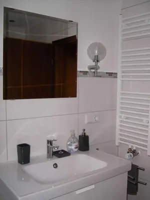 Ein Badezimmer in der Unterkunft Haus Ellbogen