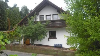 Das Gebäude in dem sich die Ferienwohnung befindet