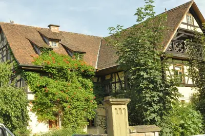 Ein Garten an der Unterkunft Gästezimmer - Fuhrhalterei Maul