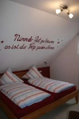 Ein Bett oder Betten in einem Zimmer der Unterkunft Ferienhof Knoll