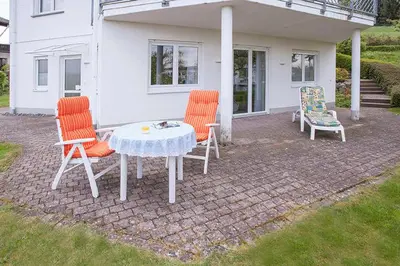 Ein Garten an der Unterkunft Haus Ulla